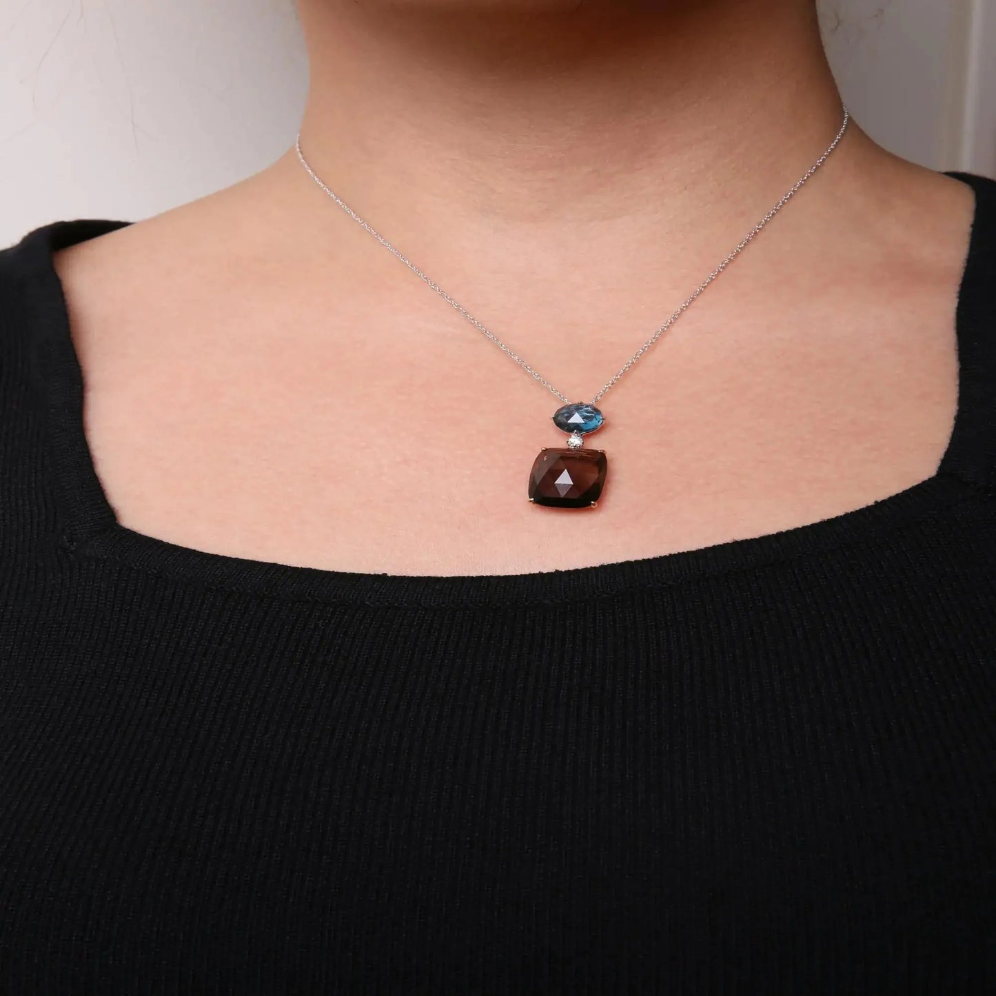 Collier Pendentif Dangle en Gemmes en Or Rose et Blanc 18K