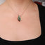 Collar con colgante de serpiente de tsavorita verde en oro rosa de 18 quilates