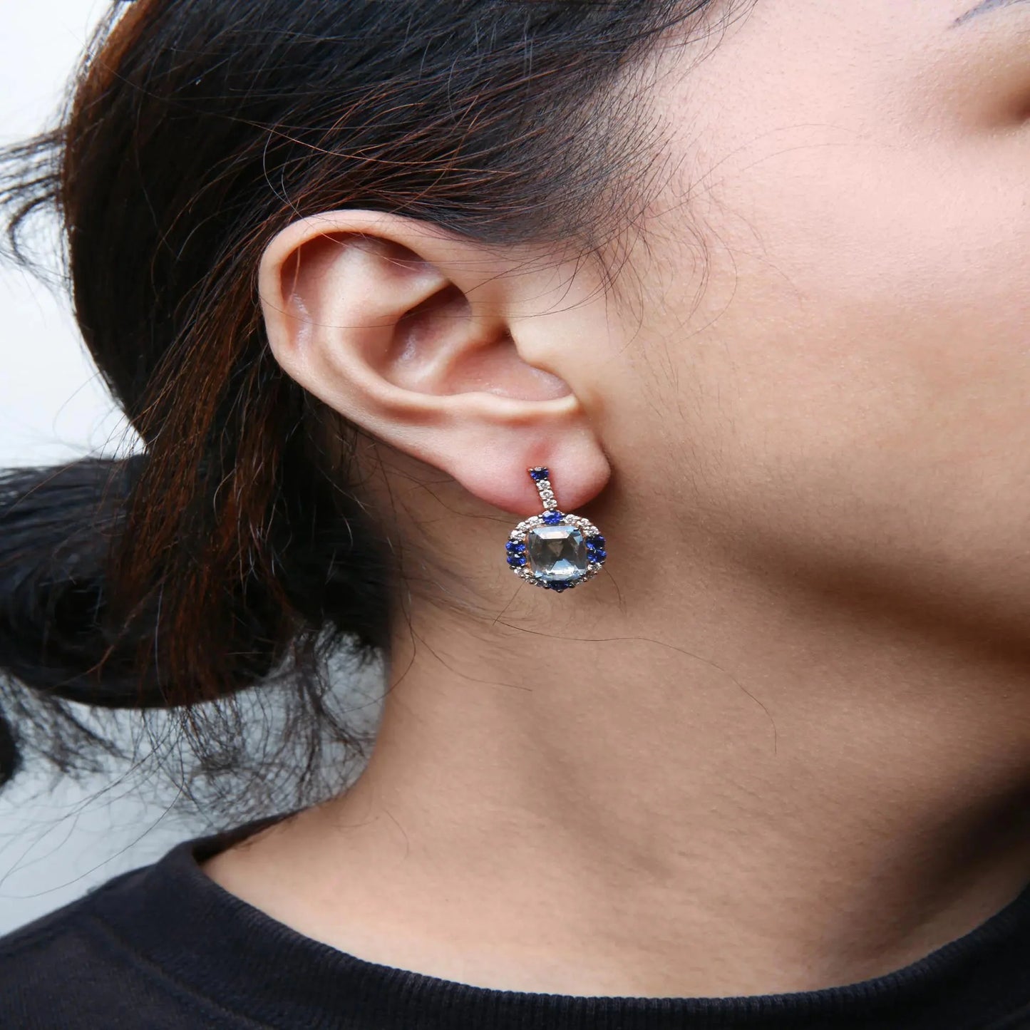 Boucles d'oreilles pendantes en diamant et saphir bleu en or blanc et rose 18K