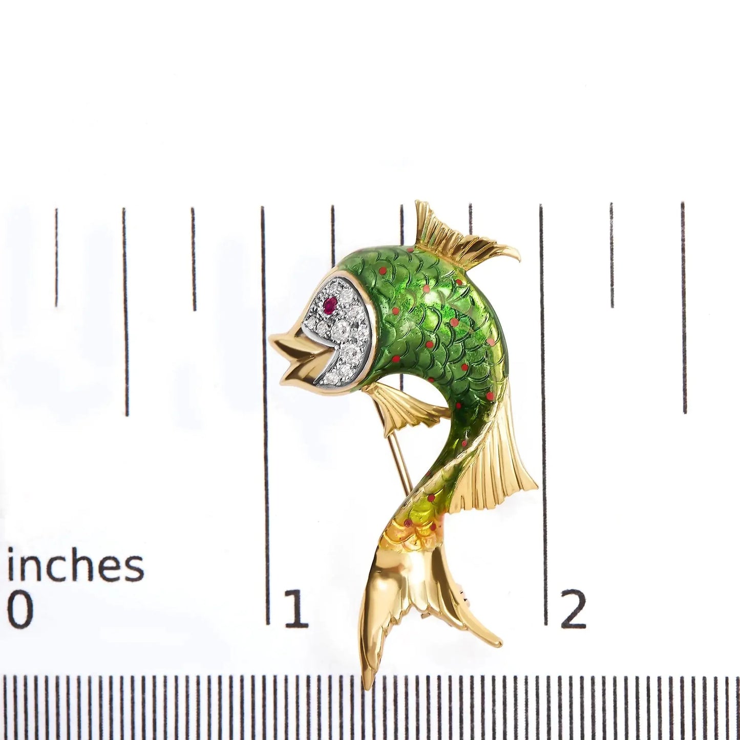 Broche de Pescado de Oro Amarillo de 18K con Esmalte Verde, Diamantes y Zafiro Rosa