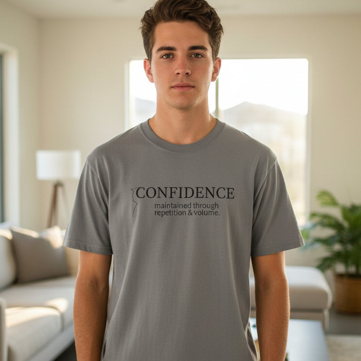 Camiseta Confidence Maintained – Edición Tipografía Minimalista