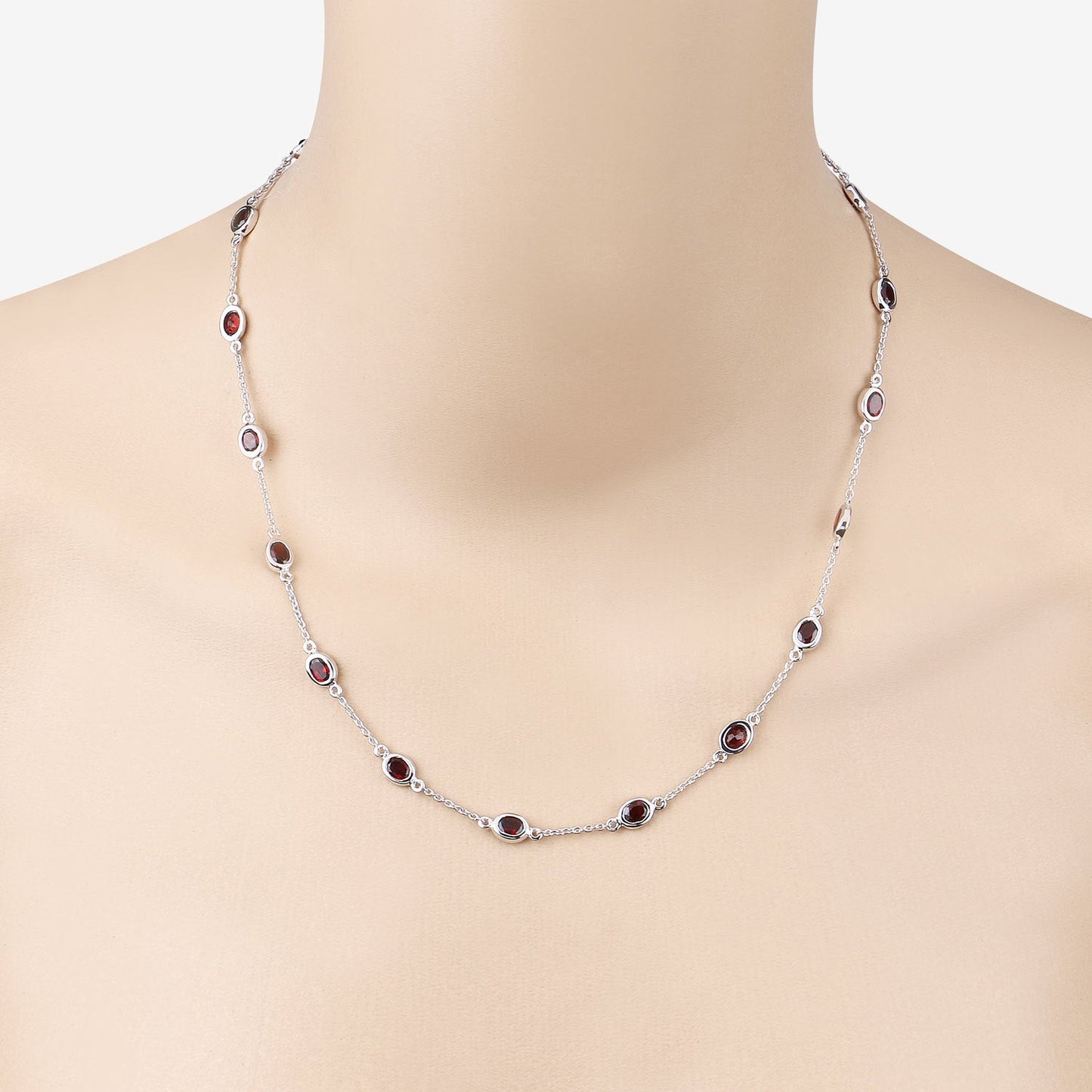Collar de Granate Genuino de 8.10 Quilates en Plata Esterlina .925