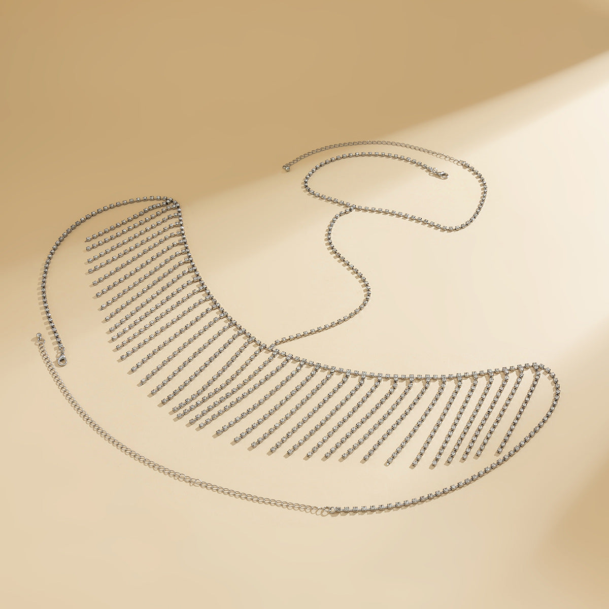 Joyería Corporal de Cadena con Garra de Plata Elegante