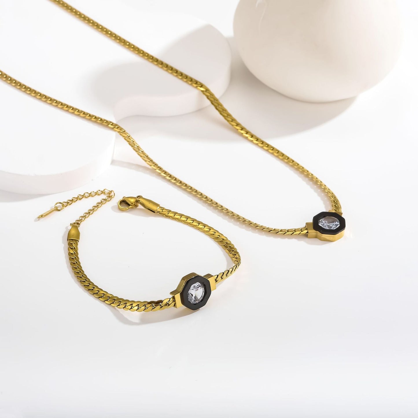 Collar Pulsera de Acero de Titanio 18K con Circonita