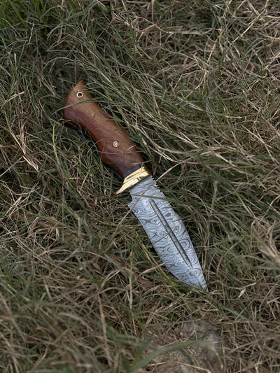Premium 10" Damascus Steel Hunting Knife with Elegant Rosewood Handle & Leather Sheath - Korvel