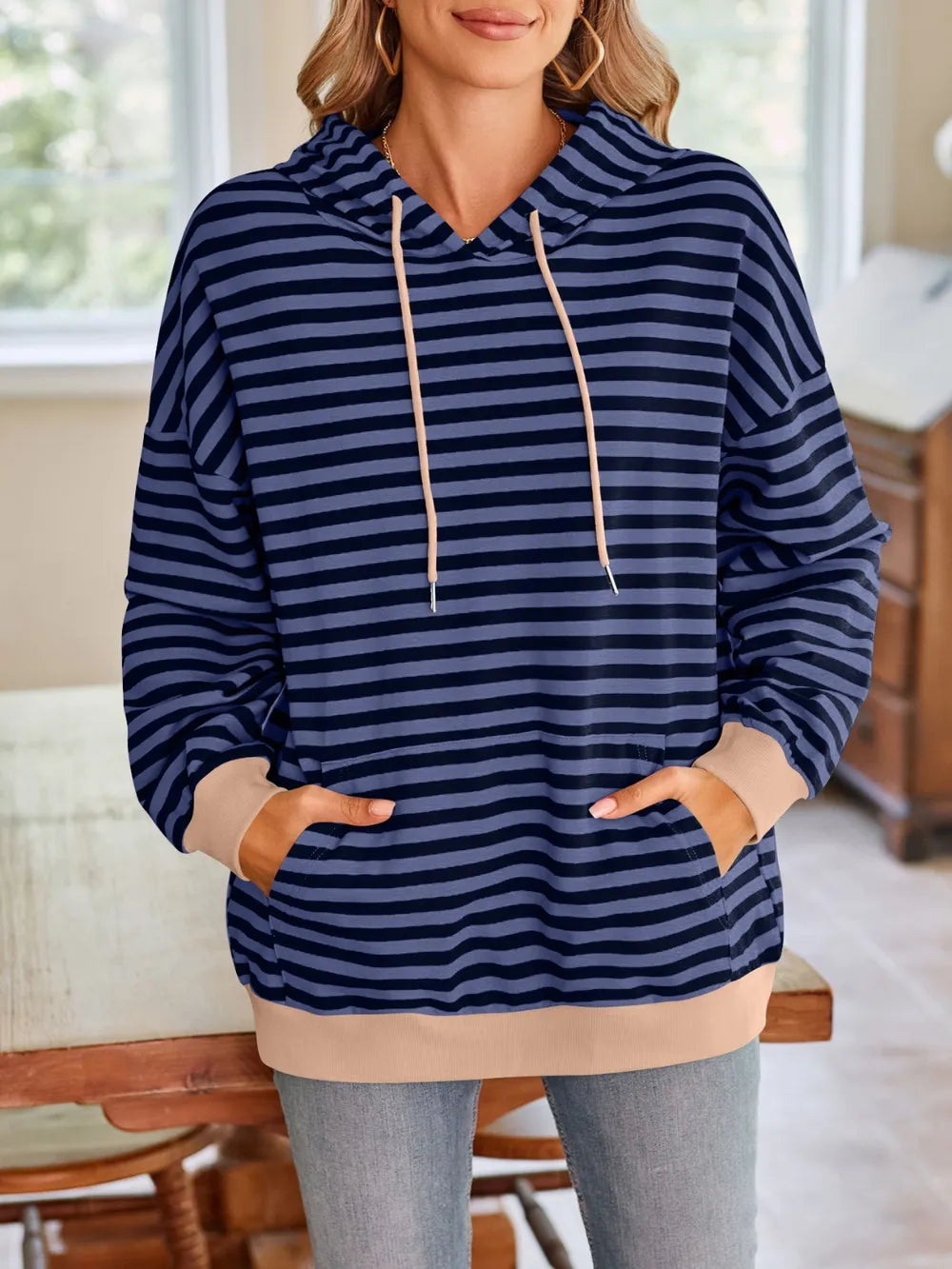 Sudadera con capucha a rayas suelta y casual