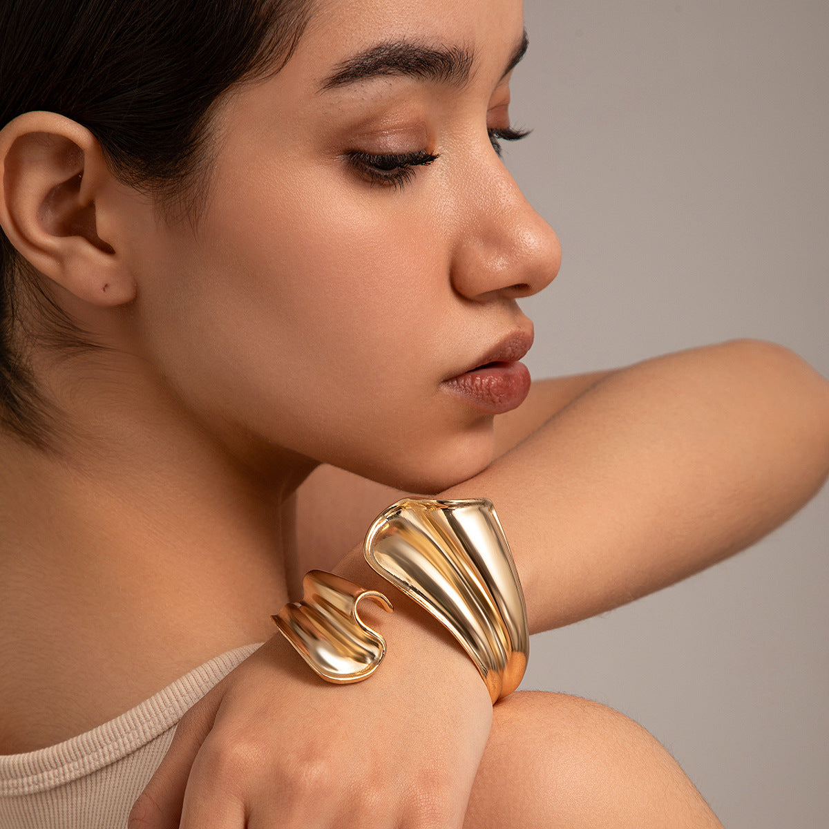 Versatile Irregular Opening Bracelet in Metal Style