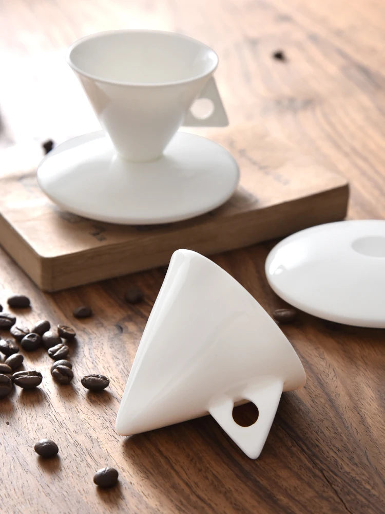 Ensemble de tasses et soucoupes à café exquisément préparées à la main