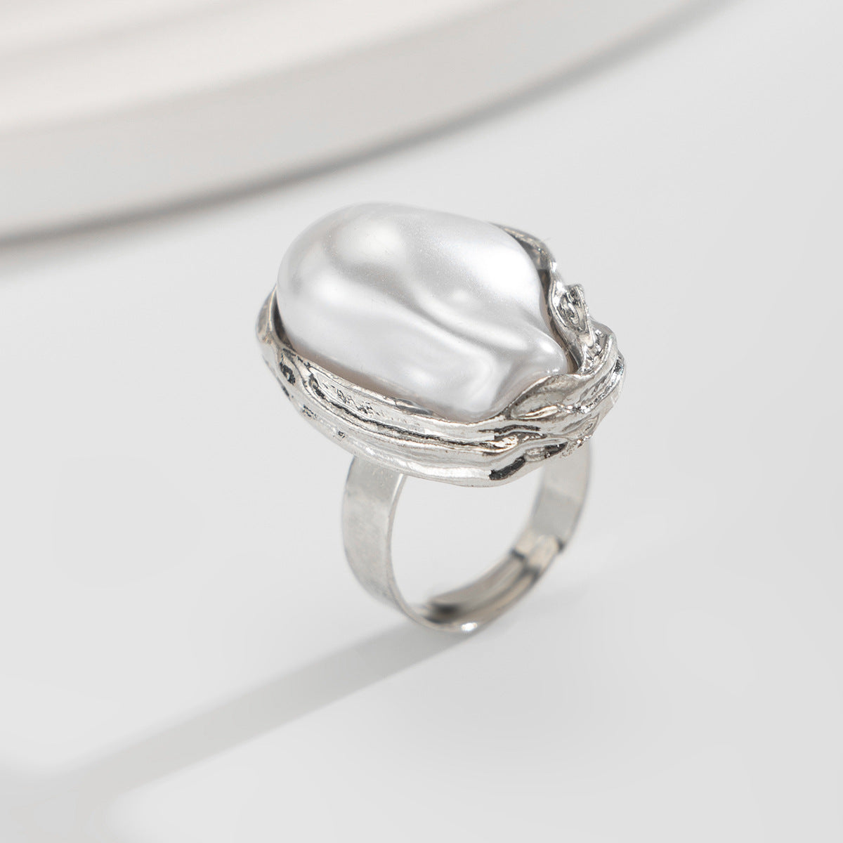 Baroque Irregular Pearl Inlaid Alloy Rings