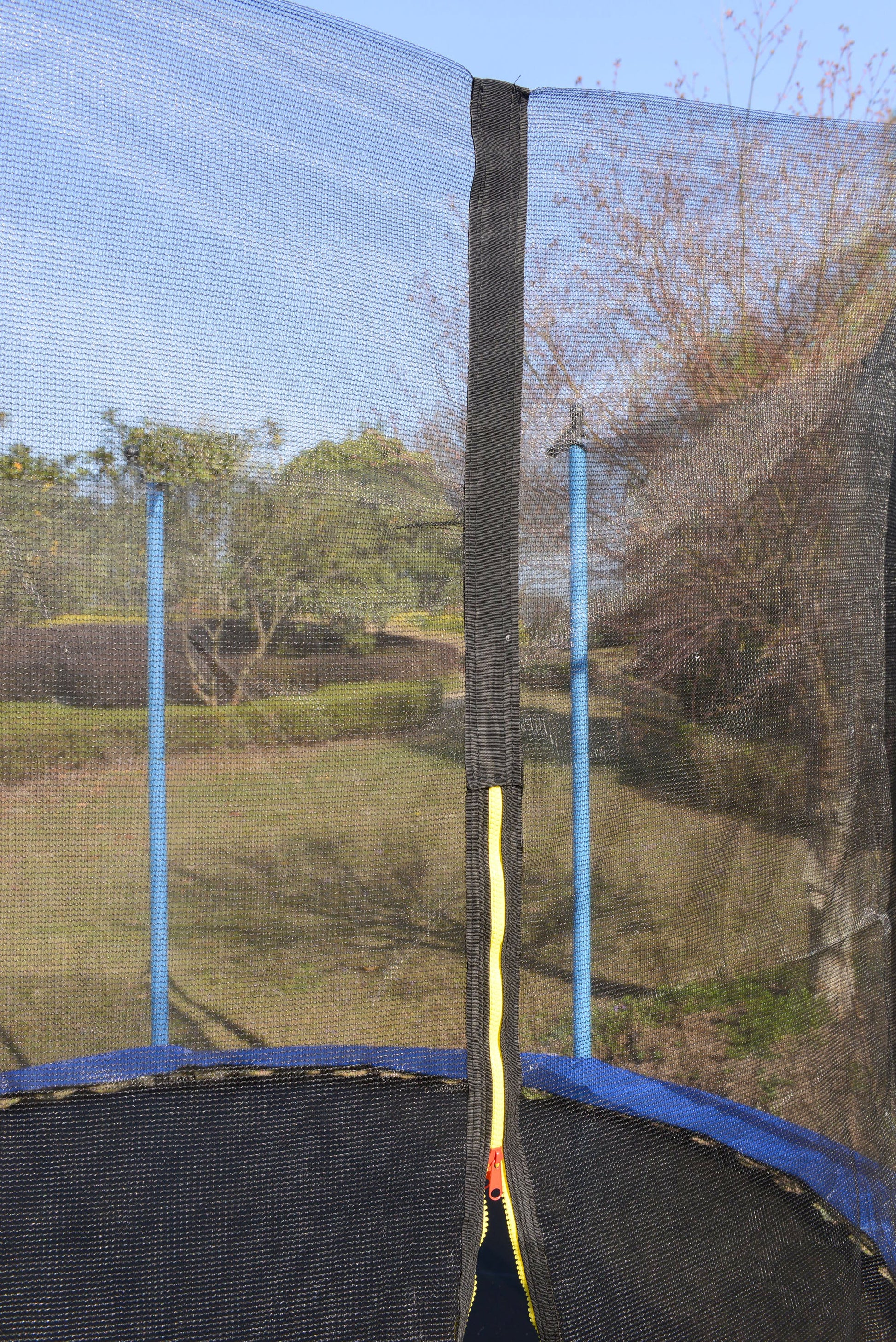 14 FT TRAMPOLINE OUTSIDE SAFETY NET WITH BASKETBALL HOOP - Korvel
