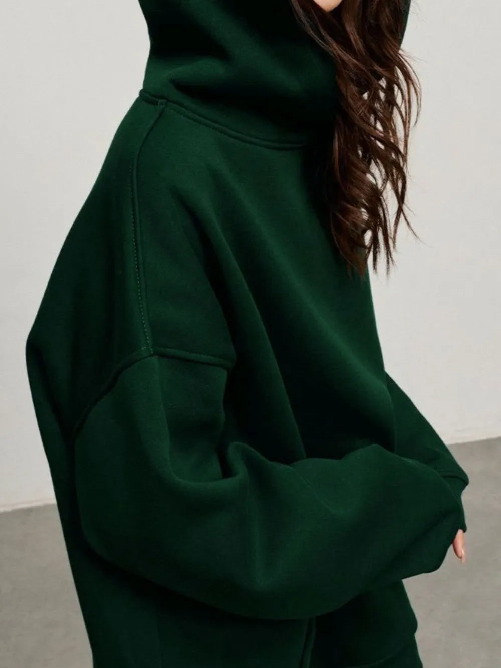 Hoodie à manches longues avec épaule tombante et poches