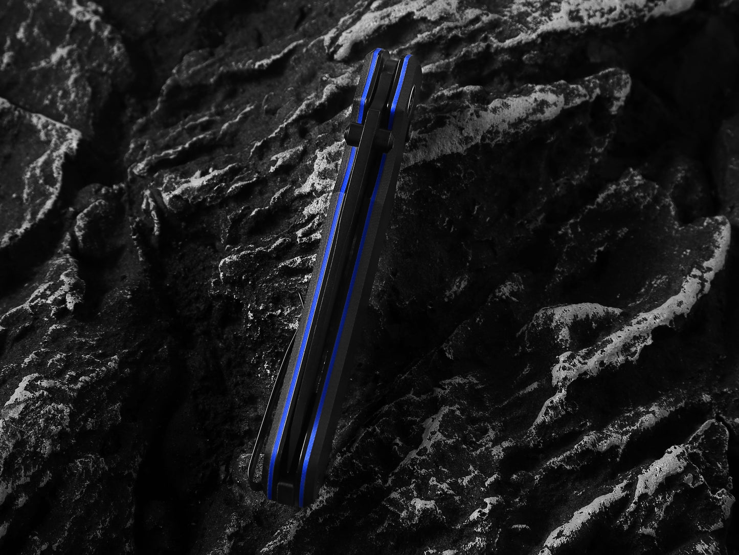 The Ultimate Folding Pocket Knife Gift Set for Outdoor Enthusiasts (Black & Blue) - Korvel