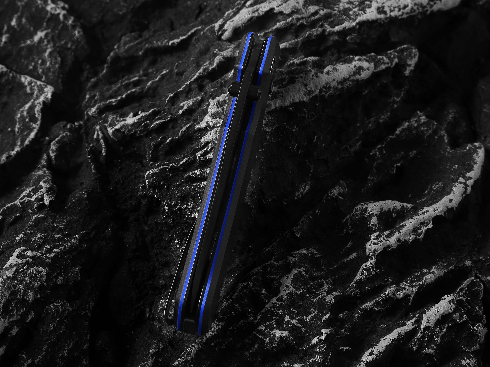 The Ultimate Folding Pocket Knife Gift Set for Outdoor Enthusiasts (Black & Blue) - Korvel