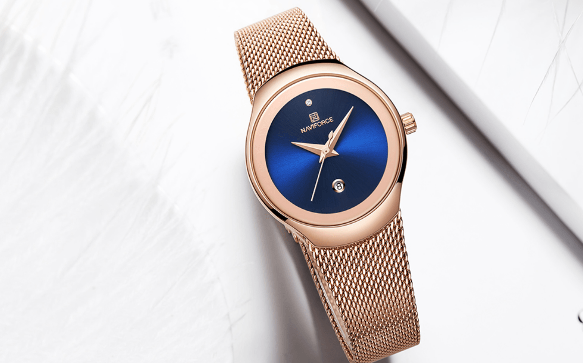 Montre en acier inoxydable élégante pour femme avec bracelet tressé
