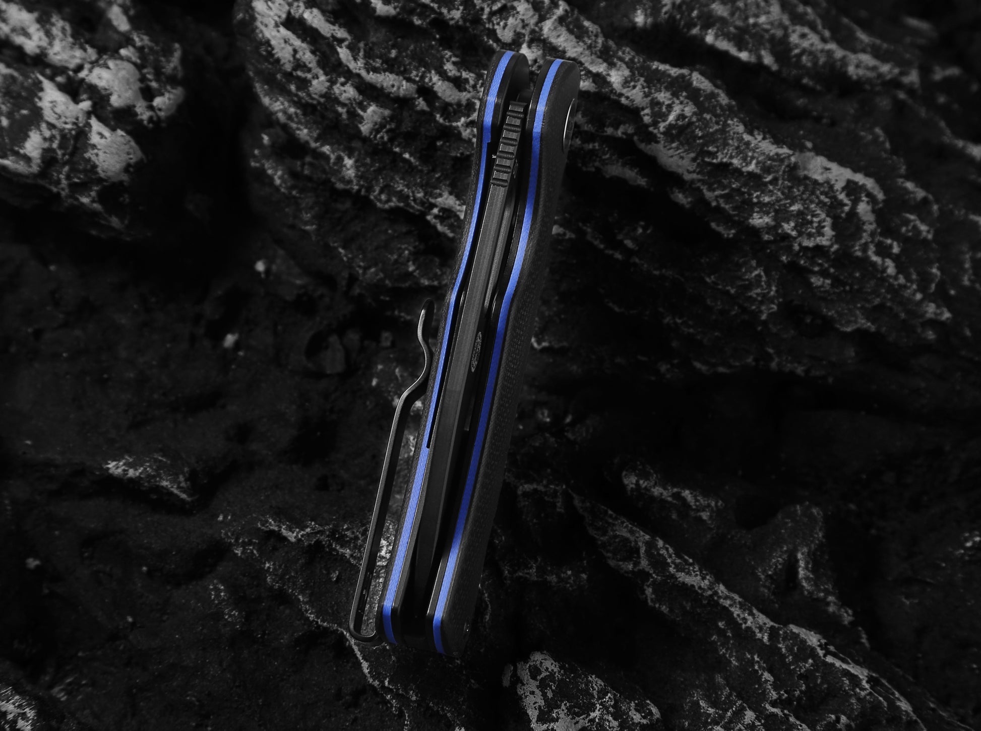 Venture Point Premium Folding Pocket Knife Gift Set for Adventurers (Black & Blue) - Korvel