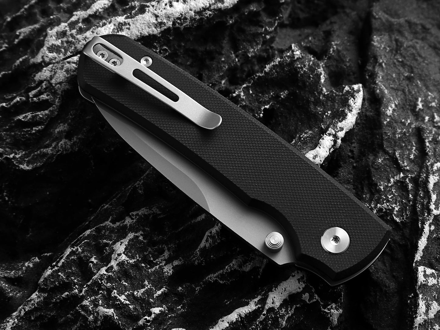 The Ultimate Folding Pocket Knife Gift Set for Adventurers (Sand & Black) - Korvel