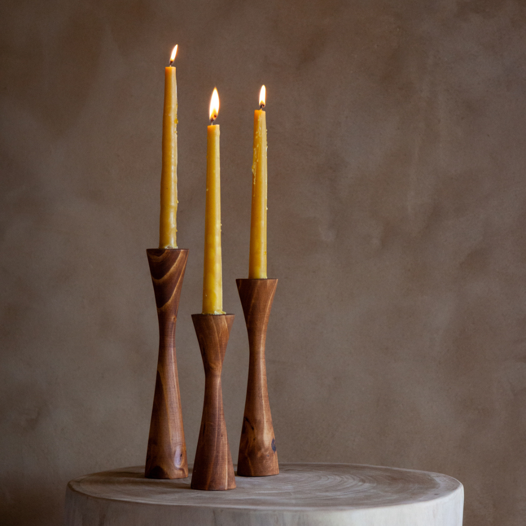 Soporte de candelabro de madera cónico Geo
