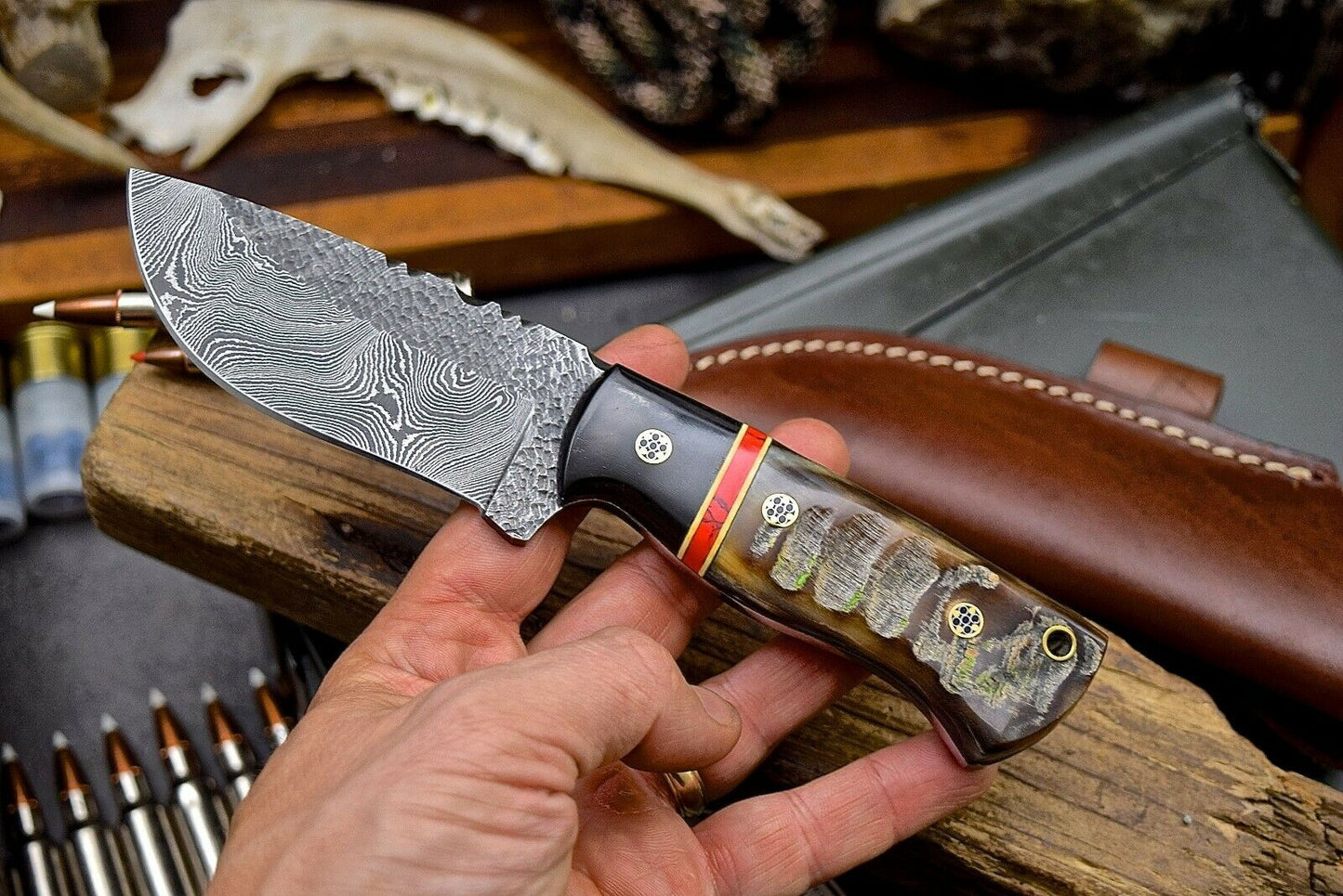 Artisan Crafted Damascus Steel Hunting Knife with Buffalo and Sheep Horn Handle - Korvel