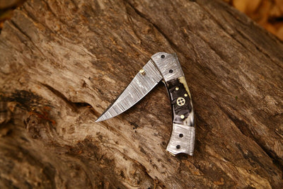 Exquisite Handmade Damascus Steel EDC Folding Knife | 3-Inch Blade, Sheep Horn Handle, Leather Sheath | Perfect Gift by KBS Knives - Korvel