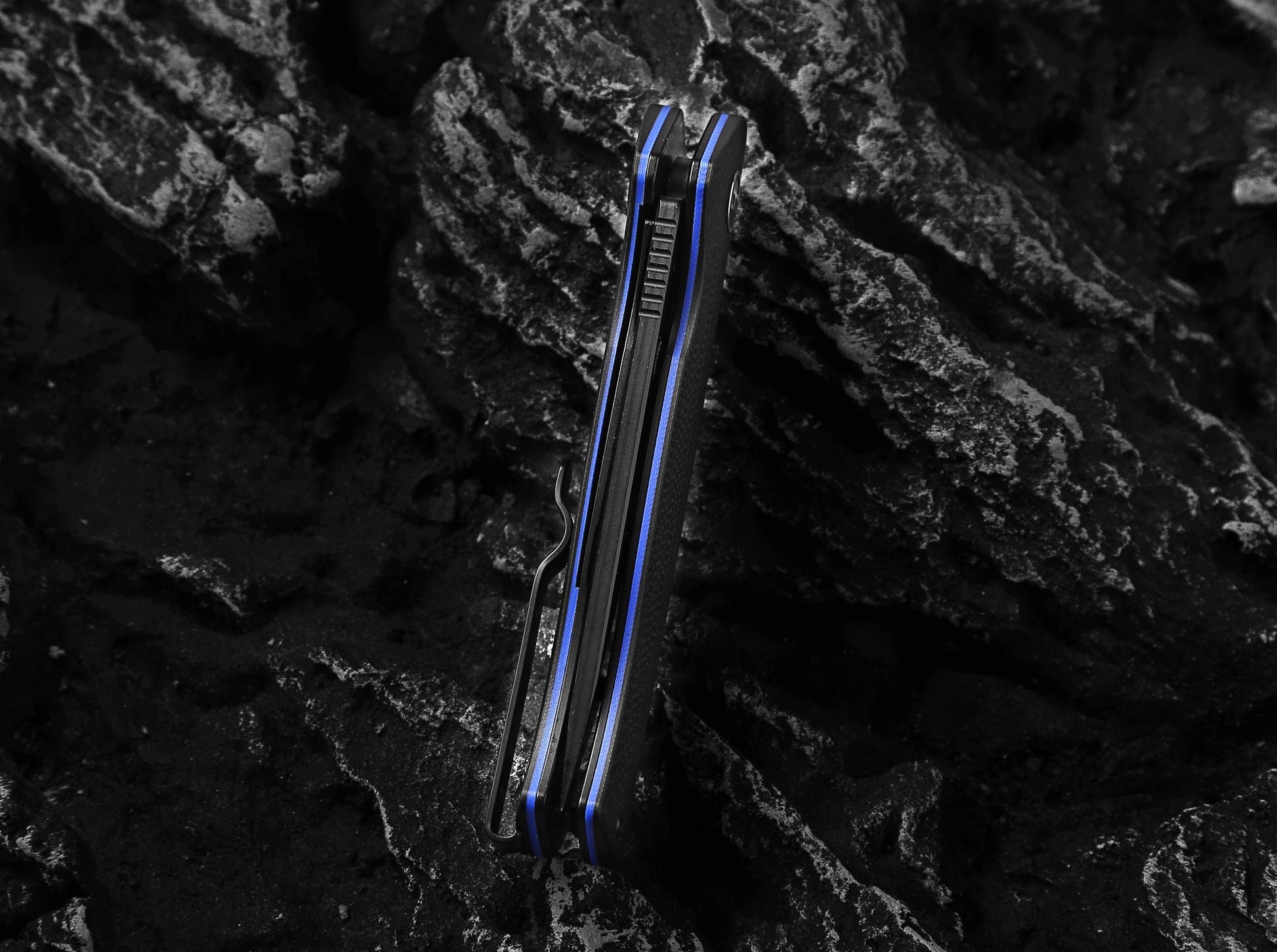 The Pathfinder Folding Pocket Knife Giftset for Men and Women (Black and Blue) - Korvel