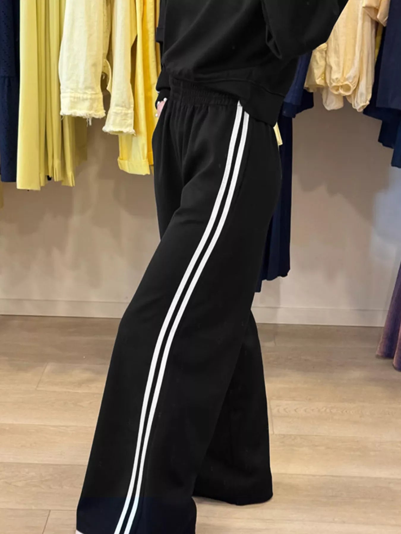 Ensemble haut à col rond à rayures et pantalon de jogging élastique
