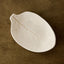 Plato de Joyas de Porcelana en Forma de Hoja - Acento Elegante para el Hogar