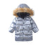 Chaqueta de plumas de longitud media para niños con cuello de piel