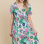 Robe courte à manches courtes à décolleté en V et à fleurs froncées