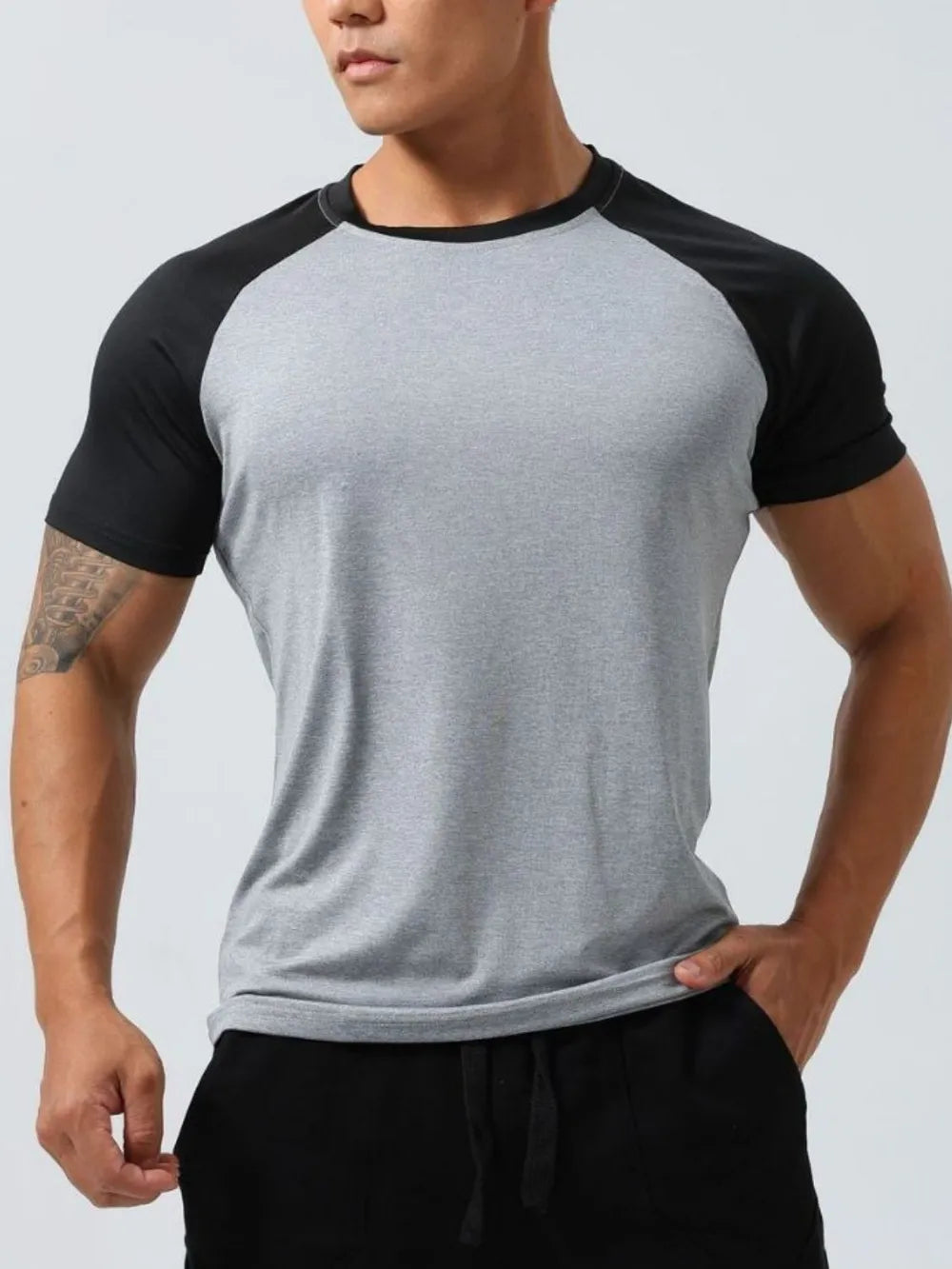 Camiseta de manga corta con cuello redondo para hombres en tallas grandes