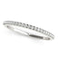 Anillo de boda clásico de diamantes engastados en pavé de oro blanco de 14k