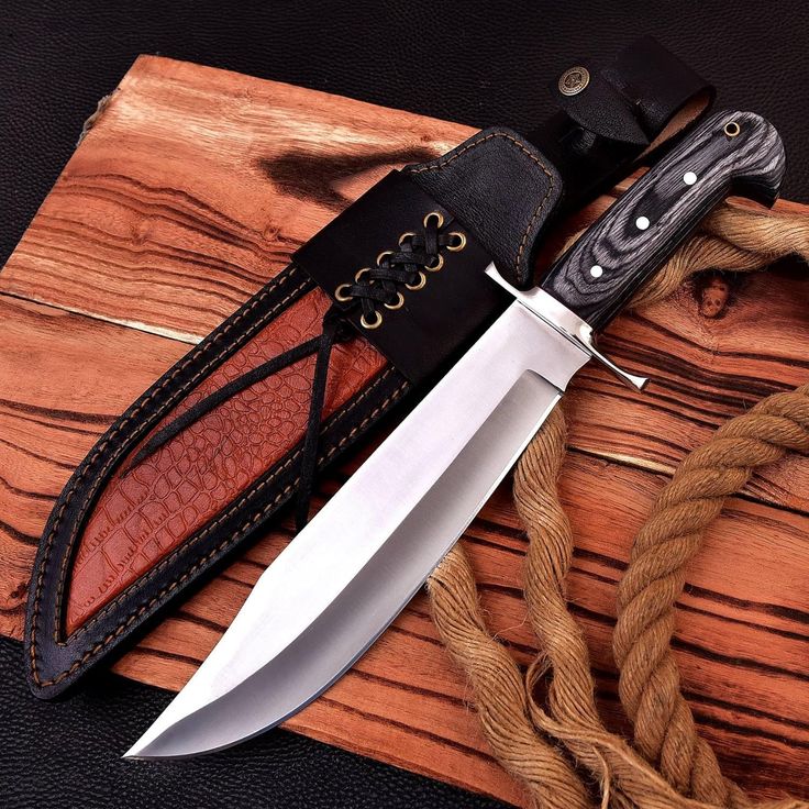 Premium Hunting Bowie Knife: D2 Steel Blade, Exotic Wood Grip, Leather Sheath - Korvel