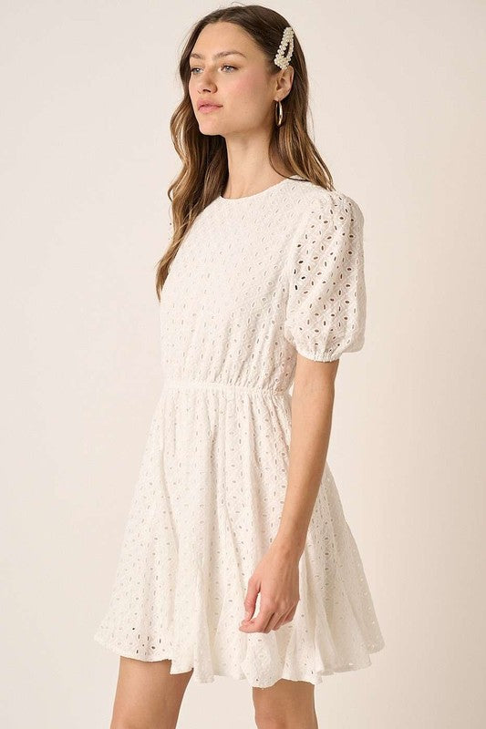 Vestido Mini de Manga Abullonada con Ojal Elegante
