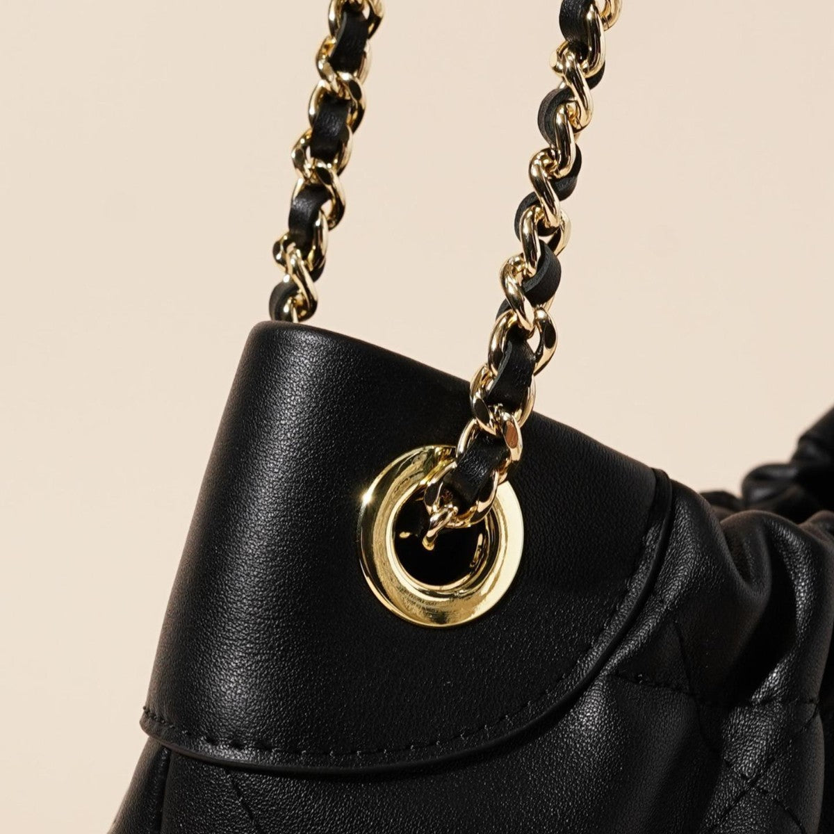 Bolso cruzado de hombro plisado de cuero genuino con correa de cadena