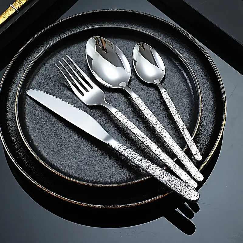 Ensemble de couverts en acier inoxydable 4 pièces pour un dîner élégant