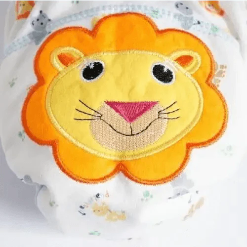 Pañales de tela reutilizables adorables para el entrenamiento de bebés