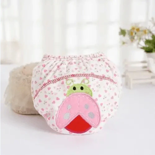 Pañales de tela reutilizables adorables para el entrenamiento de bebés