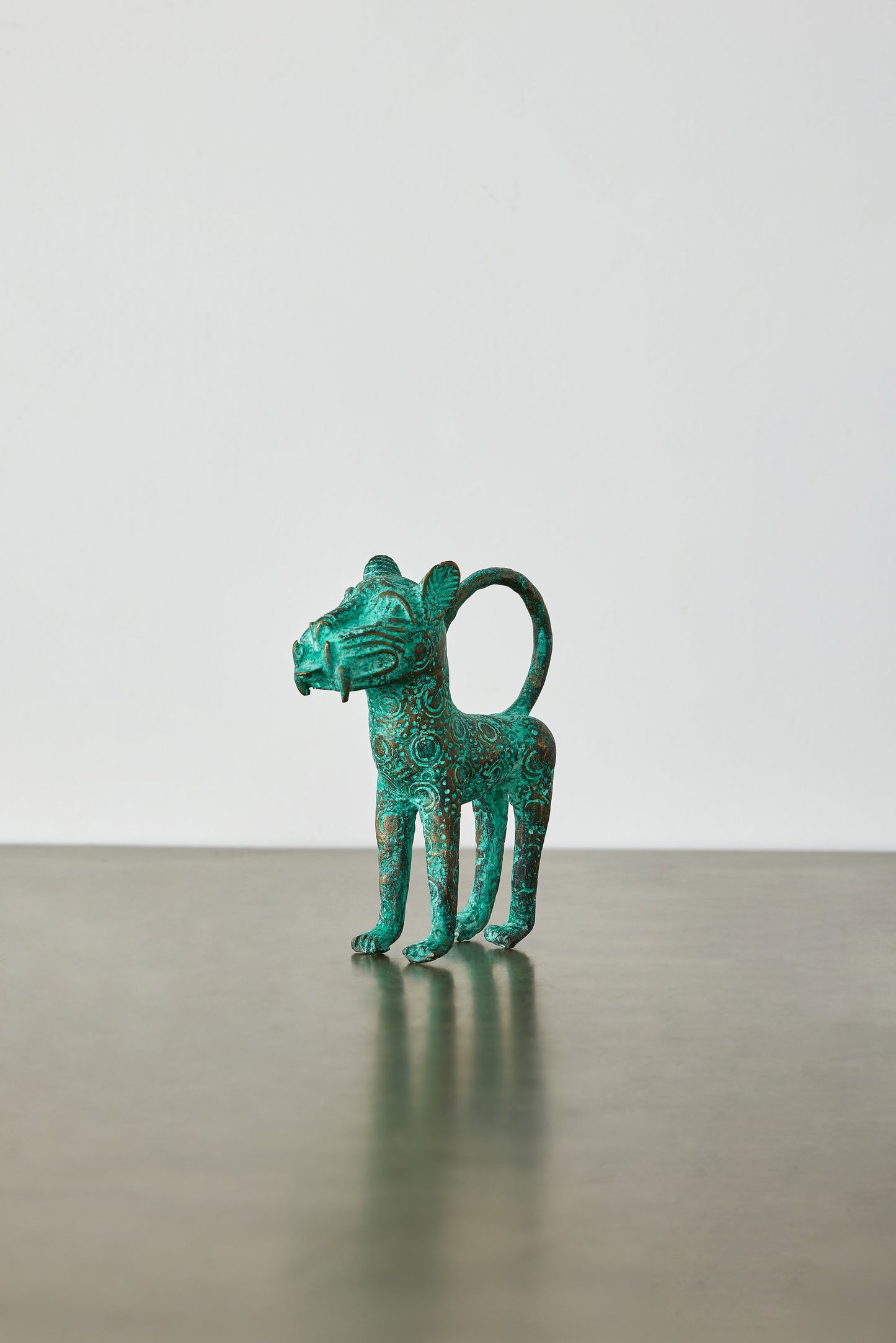 Figurita de Leopardo de Metal de Bronce Mini Benin