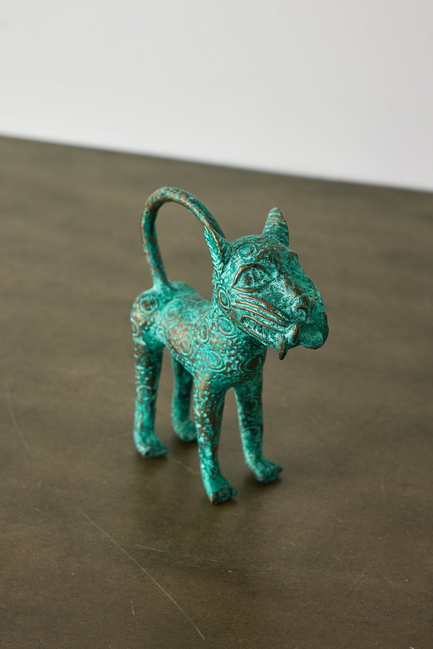 Figurita de Leopardo de Metal de Bronce Mini Benin