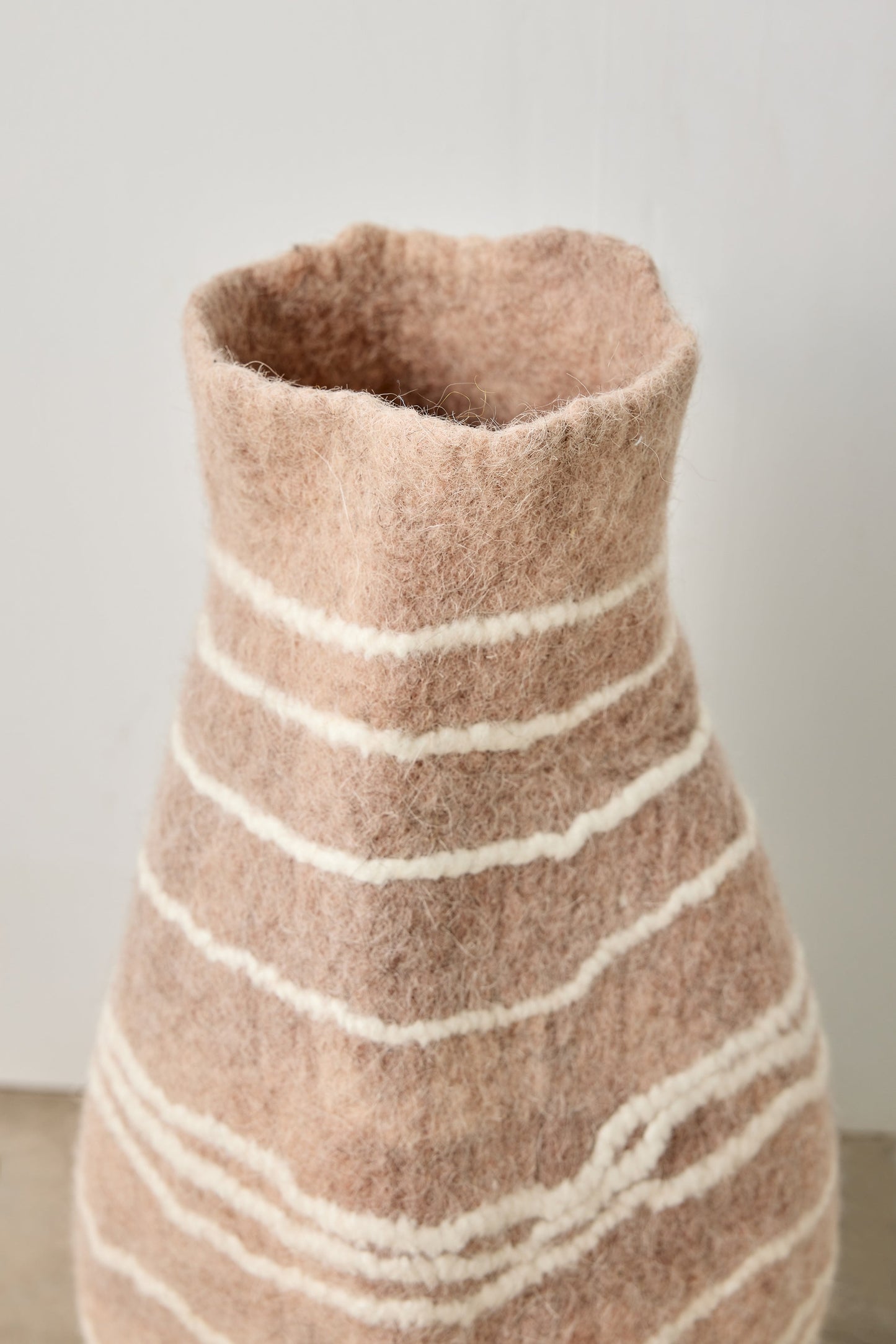 Cesta de Calabaza de Lana Rosa Polvorienta Tribal Lines