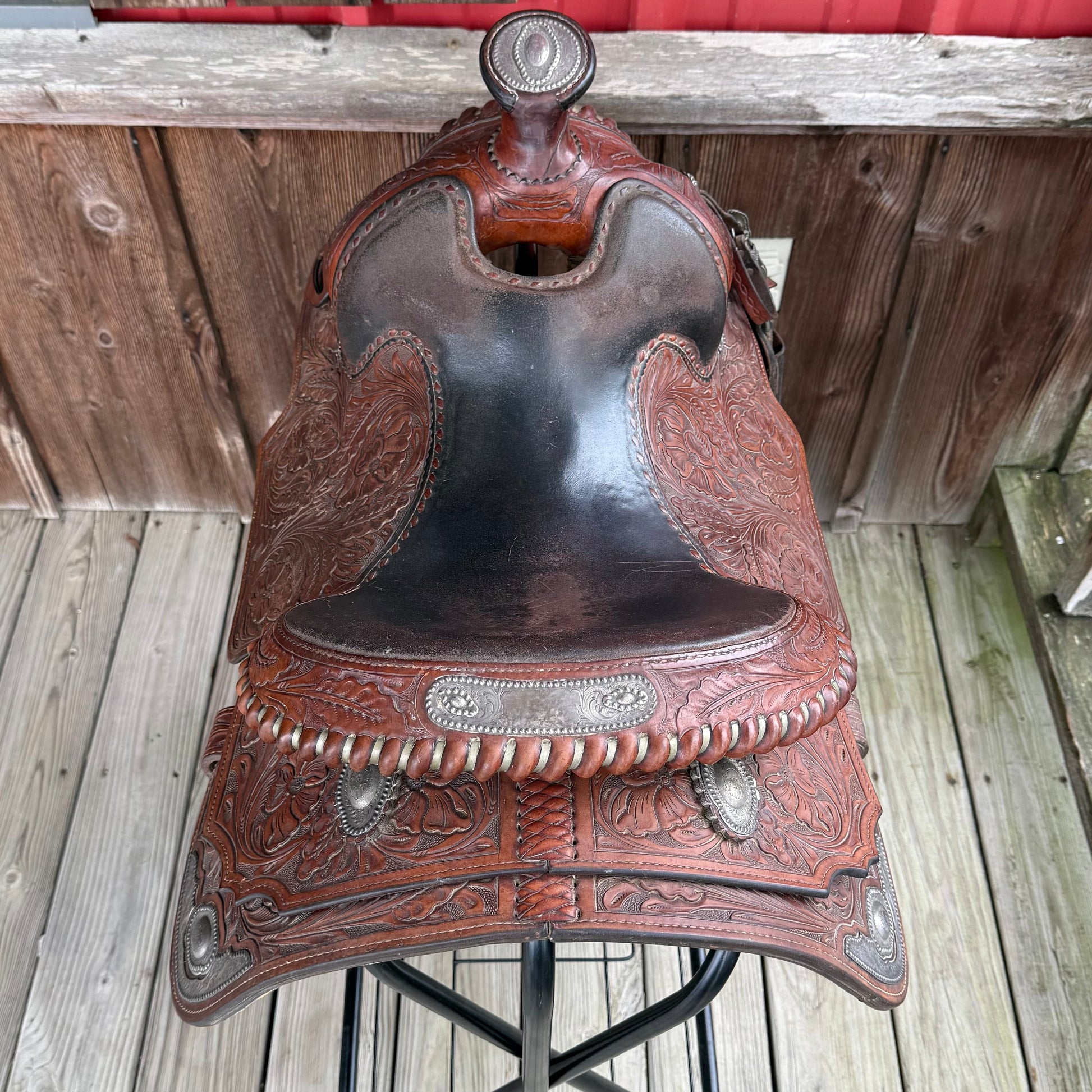 15.5" Champion Comfort Saddle for Equestrian Enthusiasts - Korvel