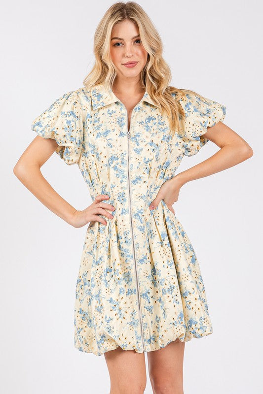 Vestido Mini Elegante de Verano con Ojal Floral y Mangas Abullonadas