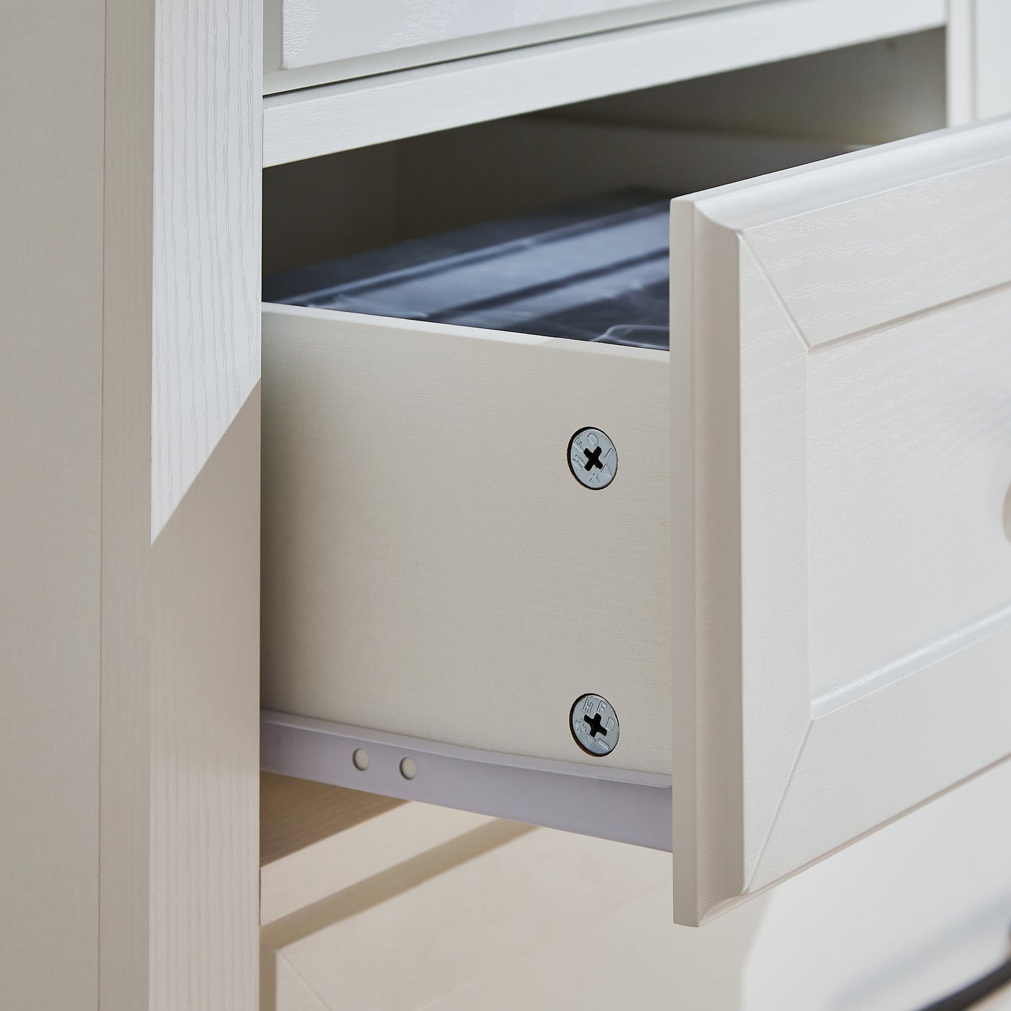 Commode 5 Tiroirs Élégante Ferme en Blanc