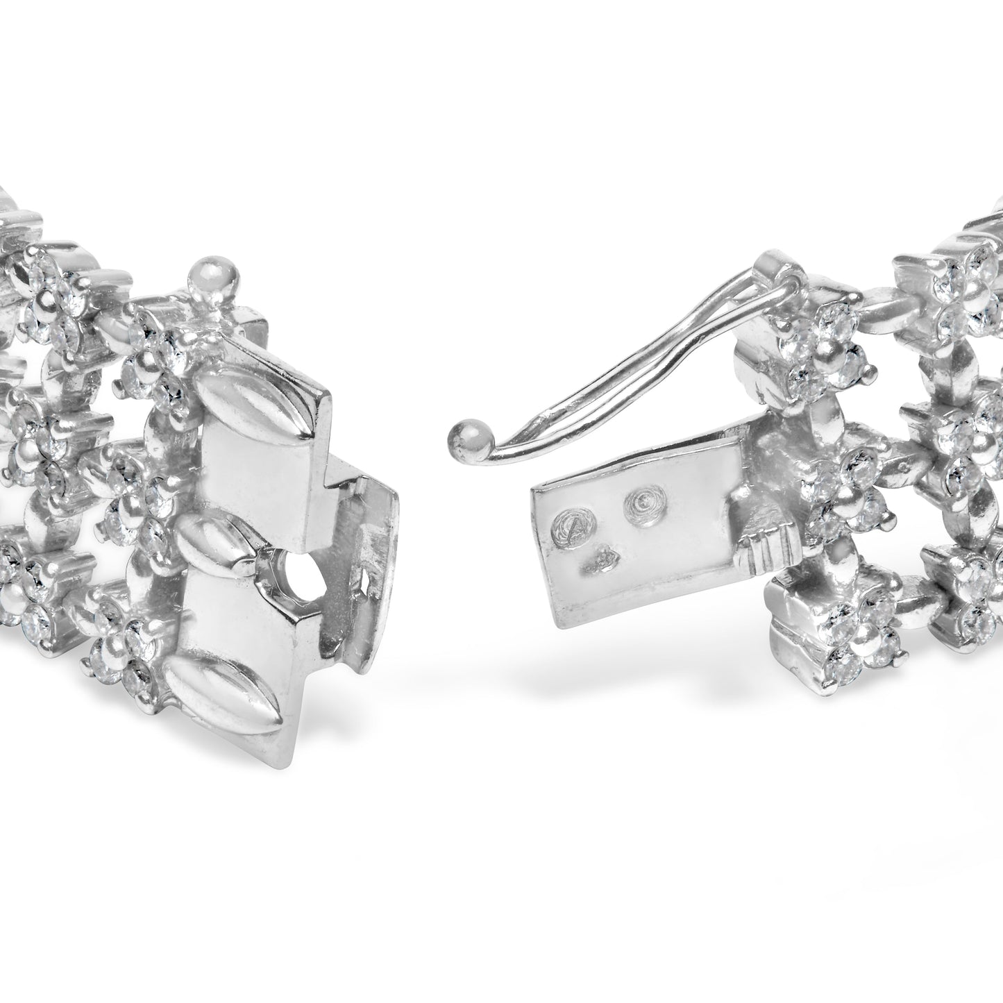 Pulsera de eslabones florales de diamantes de 18K oro blanco 7.5 Cttw