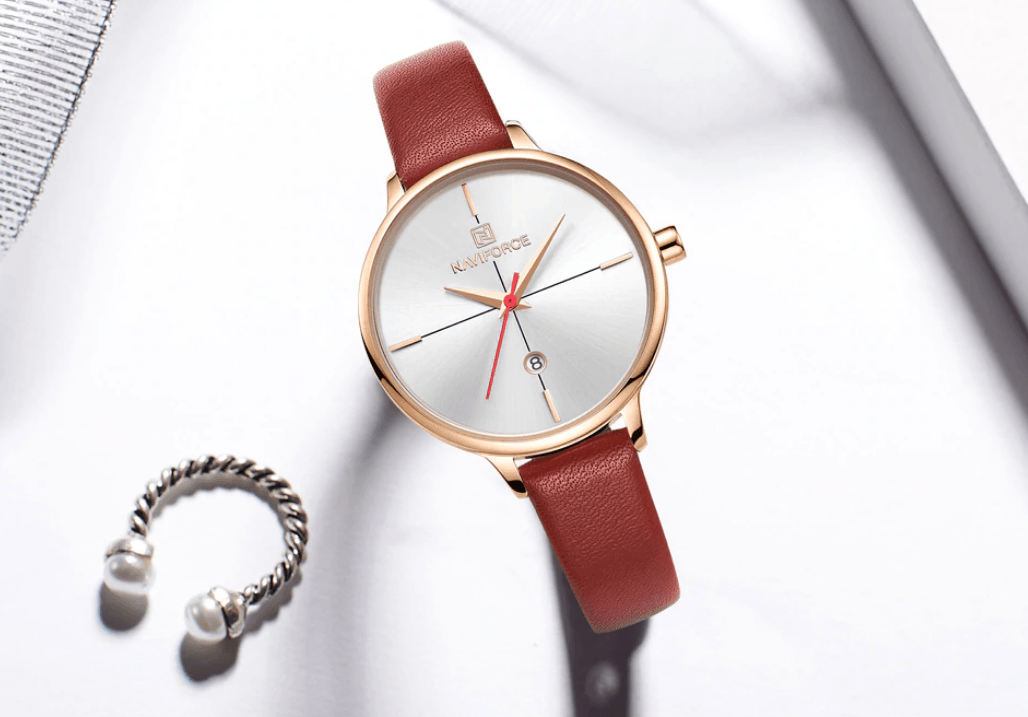 Montre de Luxe pour Femme avec Bracelet en Cuir et Boîtier en Acier