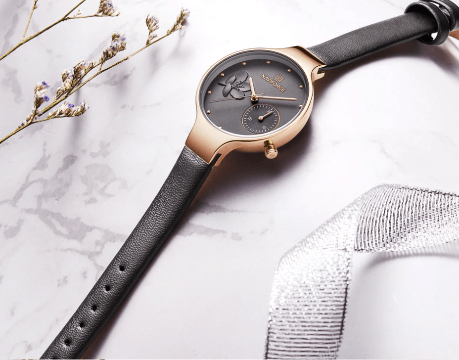 Montre analogique à quartz élégante pour femmes avec bracelet en cuir