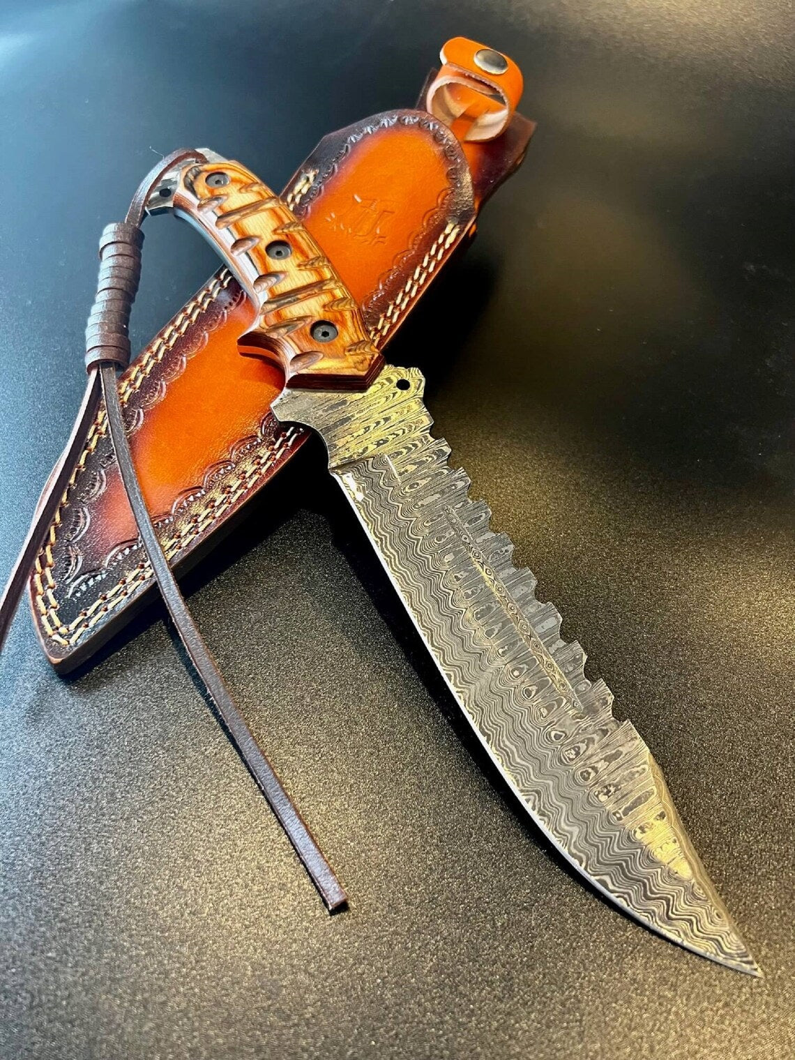 Exquisite Handmade Damascus Steel Bowie Knife with Unique Wood Handle & Leather Sheath - Korvel