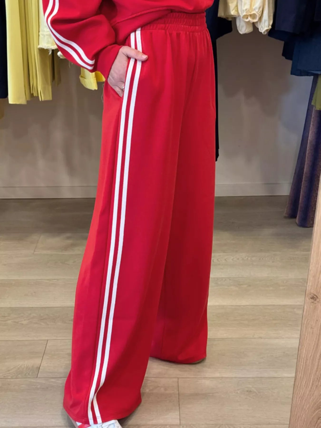 Ensemble haut à col rond à rayures et pantalon de jogging élastique