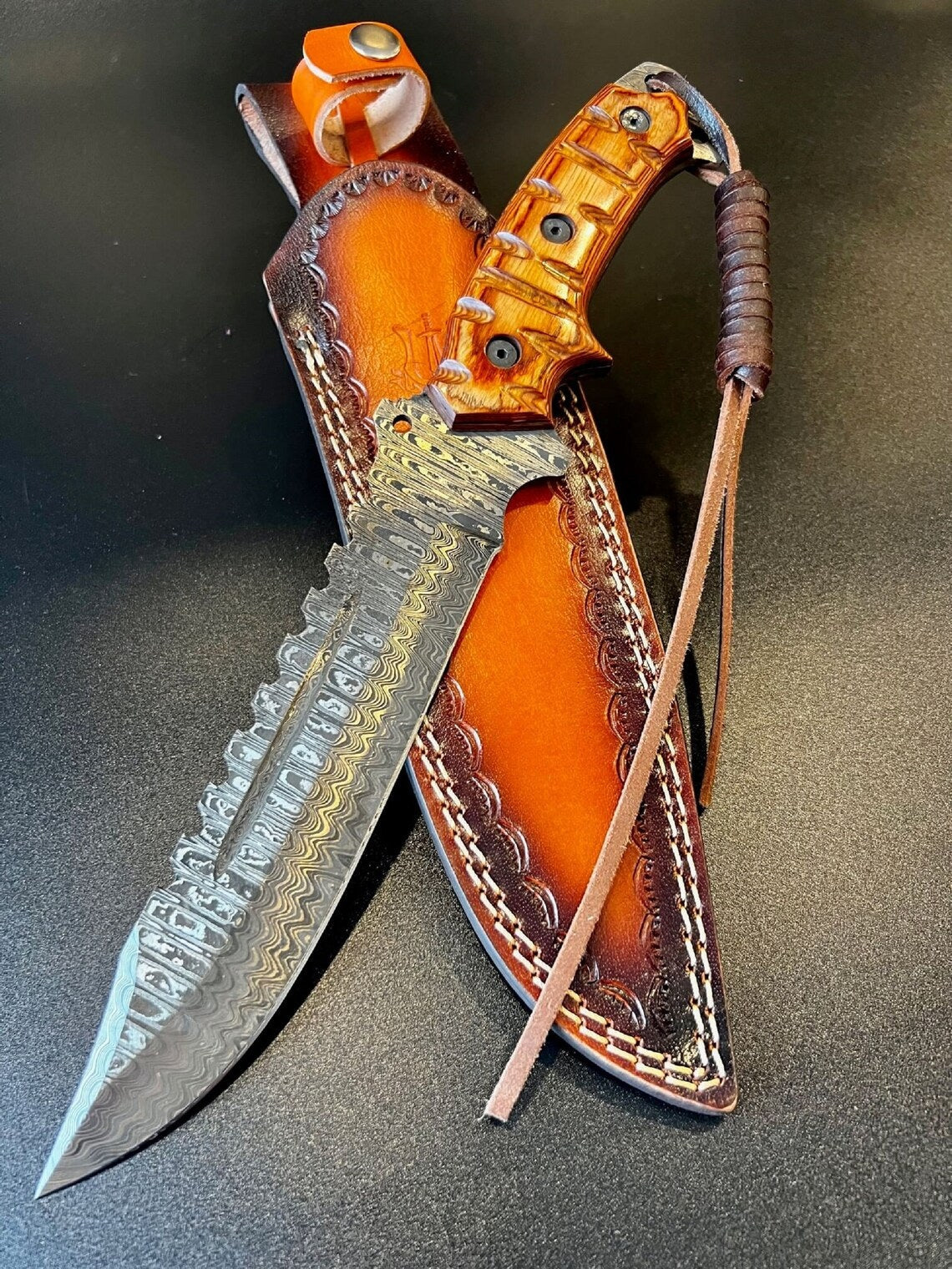 Exquisite Handmade Damascus Steel Bowie Knife with Unique Wood Handle & Leather Sheath - Korvel