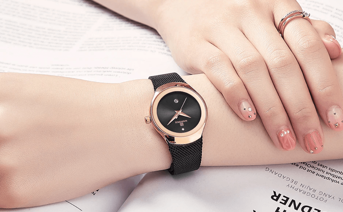 Montre en acier inoxydable élégante pour femme avec bracelet tressé