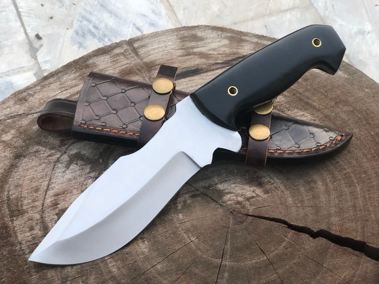 Premium Full Tang Custom D2 Steel Hunting and Camping Knife - Korvel